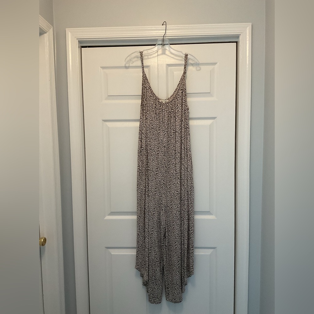 Z Supply black and tan size large romper with adjustable straps inside pockets